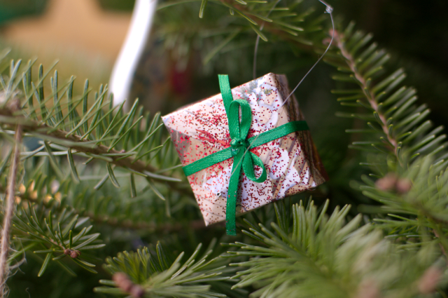 tree gift ornament