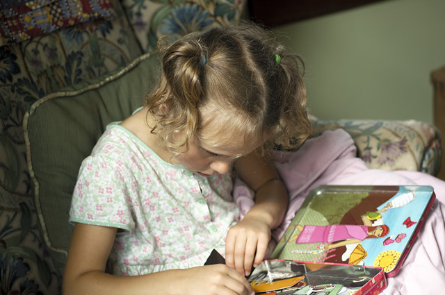 girls plays with magnet dolls