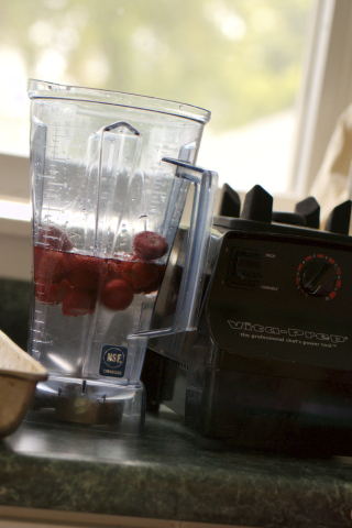 making strawberry popsicles: photo by Laurent